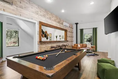 Image de New Listing Special! Remodeled Cabin w/ Pool Table, Air Hockey, and Privacy
