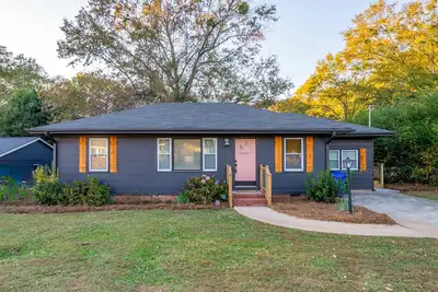 Image de Cutest house in Monroe, Ga - Walk to downtown.