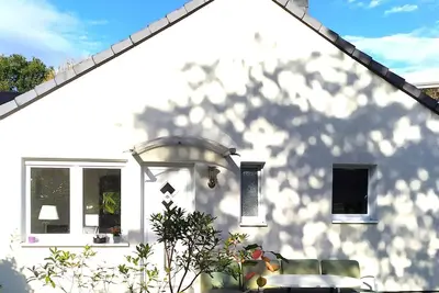 Image de Haus im Garten in der Nähe von Köln-Messe