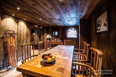 Image de L'Illaz - Luxury 4-bedroom apartment with log fire in the centre of Val d'Isere