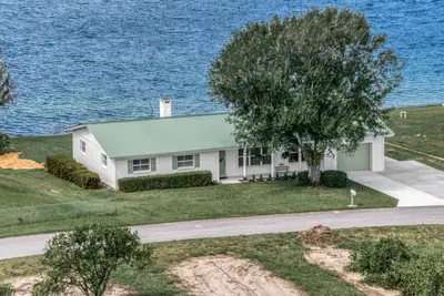 Image de Come enjoy beautiful Lake Isis Cottage.
