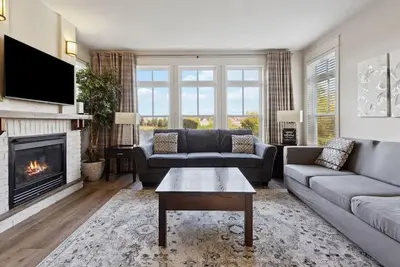 Image de Alpine Breeze Getaway at Blue: Pool, Golf, Views!
