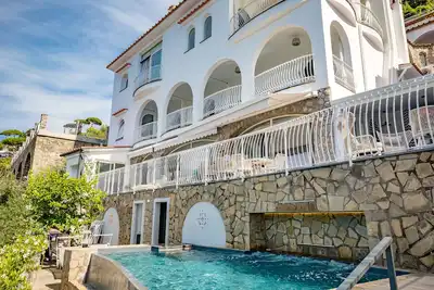 Image de Villa Biancalisa - Sea View Infinity Pool - Newly refurbished - Beachfront