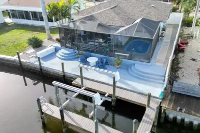 Image de 3 Bed 2 Bath on Deep Canal 5 minutes to channel Clean & Nice. New boat hoist