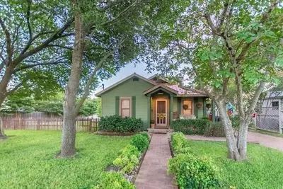 Image de Agape Front Home, Sleeps 2-4, one block off Main St. , 50a Ev charging plug