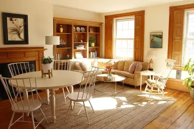 Image de Bright & Sunny West End Apartment with Private Parking.