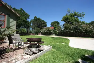 Image de Agape side is just one block from historic main street, 50a Ev plug available