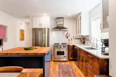 Image de Bright newly remodeled Townhouse with fenced backyard!