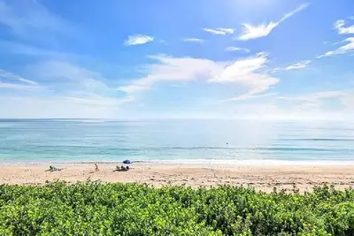 Image de Direct Ocean View Beach Condo--Snowbirds Welcome!