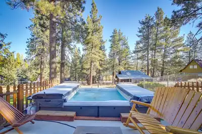 Image de 1 Mi to Lake: Home w/ Hot Tub & Gazebo in Big Bear