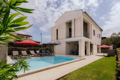 Image de Superbe maison Ă Pula avec sauna