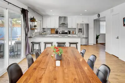 Image de Bright, Cozy and Spacious Home w/ Heated Pool and Spa. Pet Friendly!