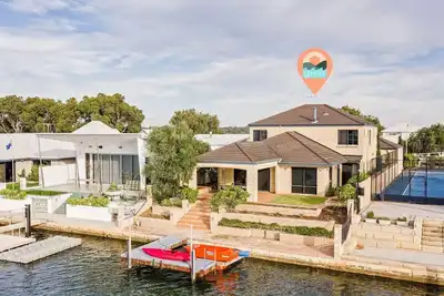 Image de Waterfront Bliss: Serenity & Adventure Await!