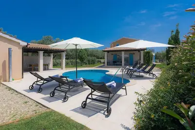 Image de Maison en bord de mer Ă Pula avec sauna