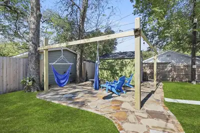 Image de Historic newly renovated luxury home 2bd/2bath with 3 outdoor areas to relax