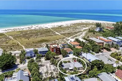 Image de Renovated duplex 2bed / 2bath North End Of Anna Maria, 2min walk to the beach