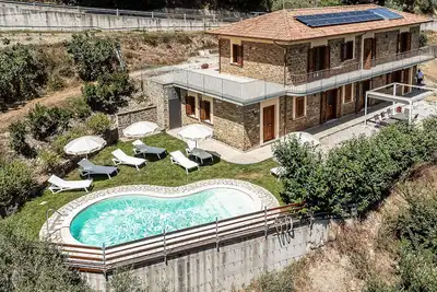 Image de Belle maison Ă Rutino avec cuisine