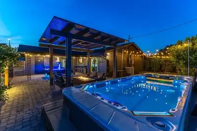 Image de Downtown Gilbert Home with Arcade Room, Steampunk Themed, Swim Spa, Hot Tub
