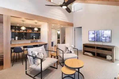 Image de New! Renovated lofty 2br 6ppl - TheMountainMeiner