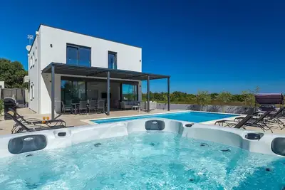 Image de Superbe maison Ă Pula avec sauna