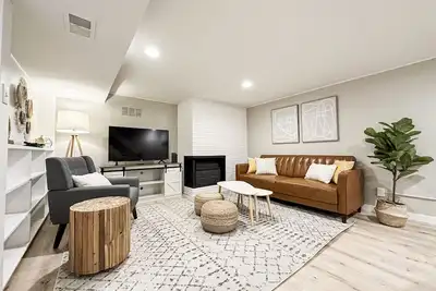 Image de Classic Charm Meets Modern Comfort Home B