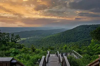 Image de Crest View Lodge with Amazing Views! Sunken Deck! Movie Theater! Fast Wi-Fi!