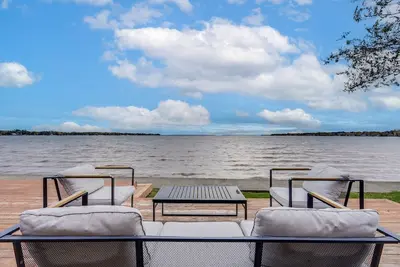 Image de Villa moderne au bord du lac Champlain avec Spa