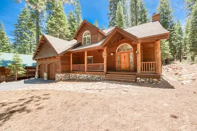 Image de Fox Crossing by Tahoe Getaways - Tahoe Donner  w/ Hoa Pool, Beach