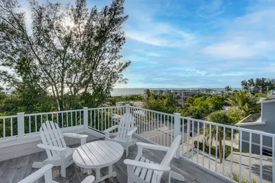 Image de Ev Charger, Coastal Serenity by SeaBreeze Vacation