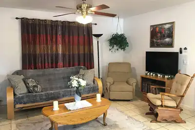 Image de Craigmont Getaway\nGet comfortable and enjoy plenty of space and cozy fireplace!