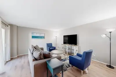 Image de Sound-Side Condo with Grill, Deck, & W/D and Shared Pool