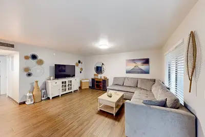 Image de Dog-friendly condo near the ocean with patio, firepit, washer/dryer, Ac