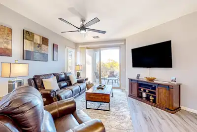 Image de Bright and spacious mountain-view home with pool/hot tub on-site, golfing nearby