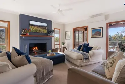 Image de Cedar Cottage — Stay 3, Pay 2!