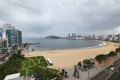 Image de 1 minute to the beach, emotional cafe street, permanent ocean view, new building