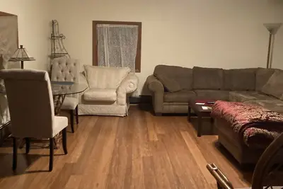 Image de Large Riverfront One Bedroom on Second Floor
