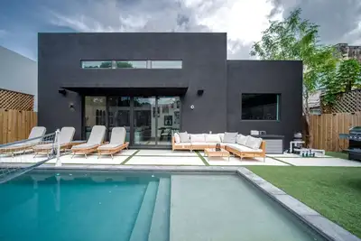 Image de New Modern Clean&Cozy Villa in Design District with Pool Table, Ping-Pong, Pool & More!