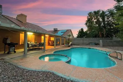 Image de Charming Pool Retreat: 5br Lv Home w/ Pool Table