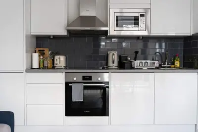 Livestay Modern 2Bed Apt \/ Balcony in Aylesbury8