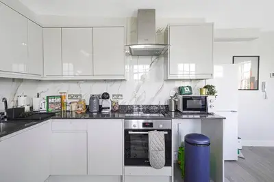 Image de LiveStay - 3Bed 2Bath Apt in Chiswick Free Parking