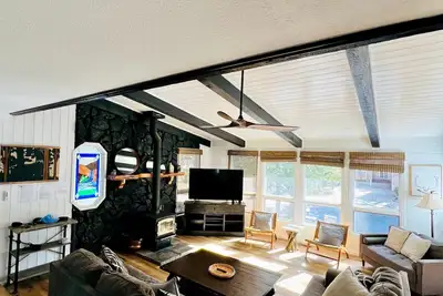 Image de Bear Necessities. New. Modern. Spa. Perfect. Pet Friendly. 3x2 Promo