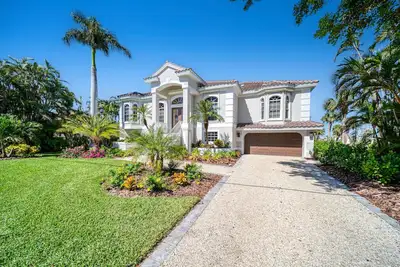 Image de Coastal Haven Estate: Immaculate Home w/ Pool &Spa