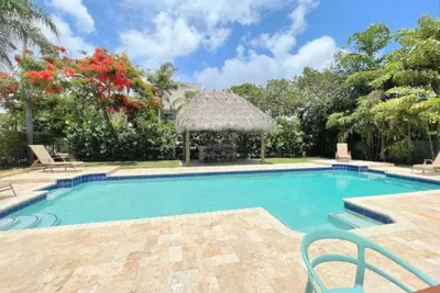 Image de 3/3 Duplex for 6+Shared Heated Pool, Tiki Bar Bbq