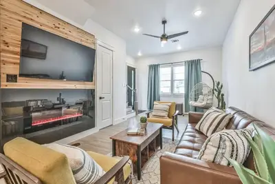 Image de Luxury 4br Swim Spa/Mega Hot Tub & Grill