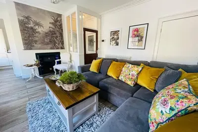 Image de Pass the Keys | Cobblers Rest Luxury Elegance & Central Location