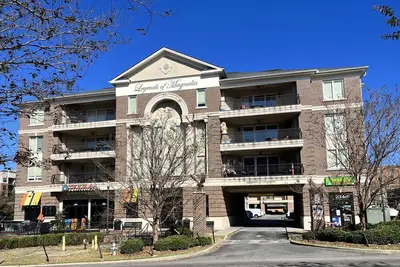 Image de Everything Auburn, Location, Location! Views of Jordan Hare and Toomer's Corner!