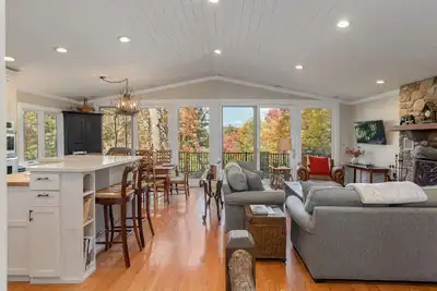 Image de Recently Upgraded! 2 Acre Lake Toxaway Mountain Retreat & Treehouse