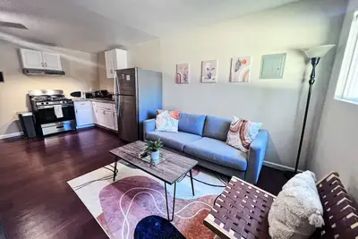 Image de Calligraphy guest suite w/private deck & entrance