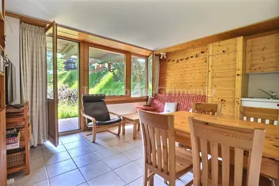 Image de Appartement confortable pour 2 Ă 4 personnes, salon avec 1 divan-lit, coin cuisine avec lave-vaissel