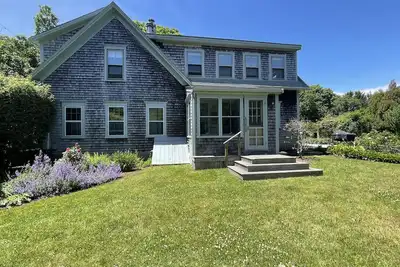 Image de Cozy Family Home Centrally Located in West Tisbury